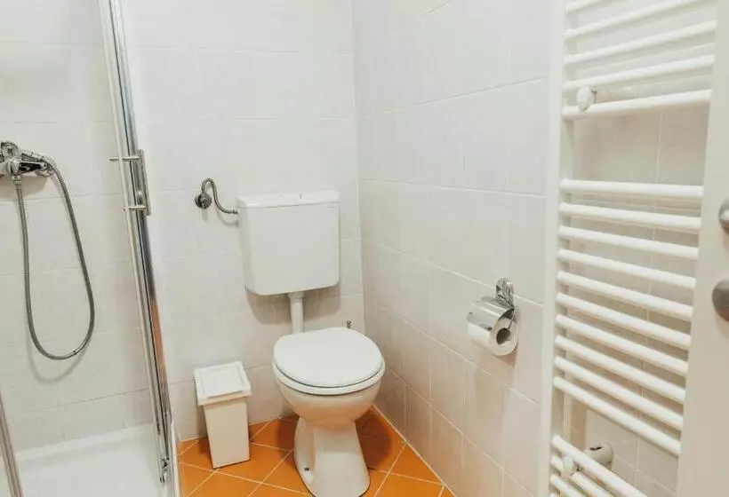 تختخواب و صبحانه Layer Residences