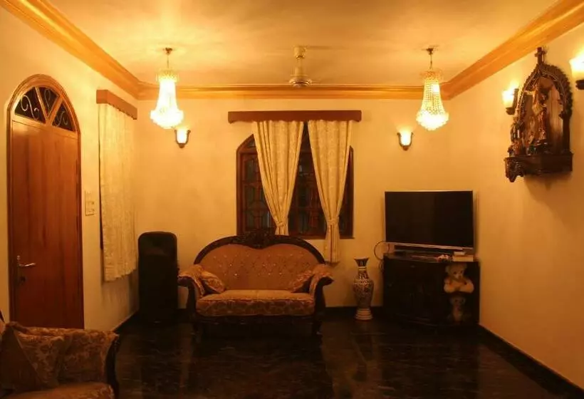 Majatalo Dsilva Residence