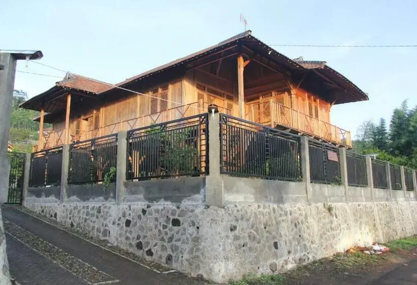پانسیون Rumah Kayu Sumberrejo