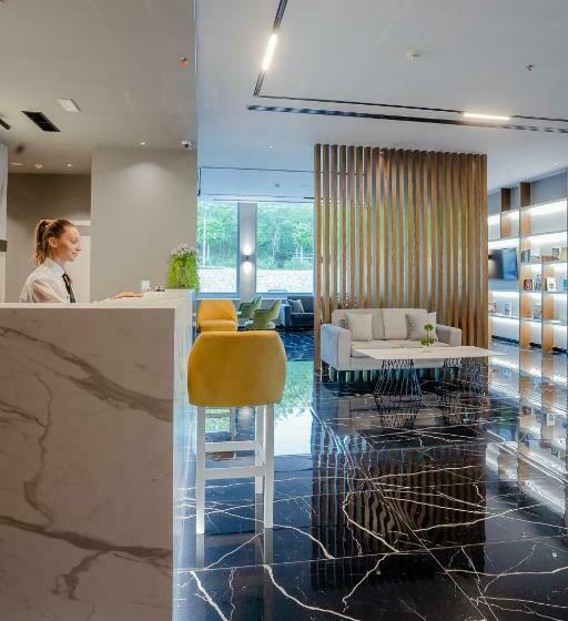 酒店 Royal East Resort