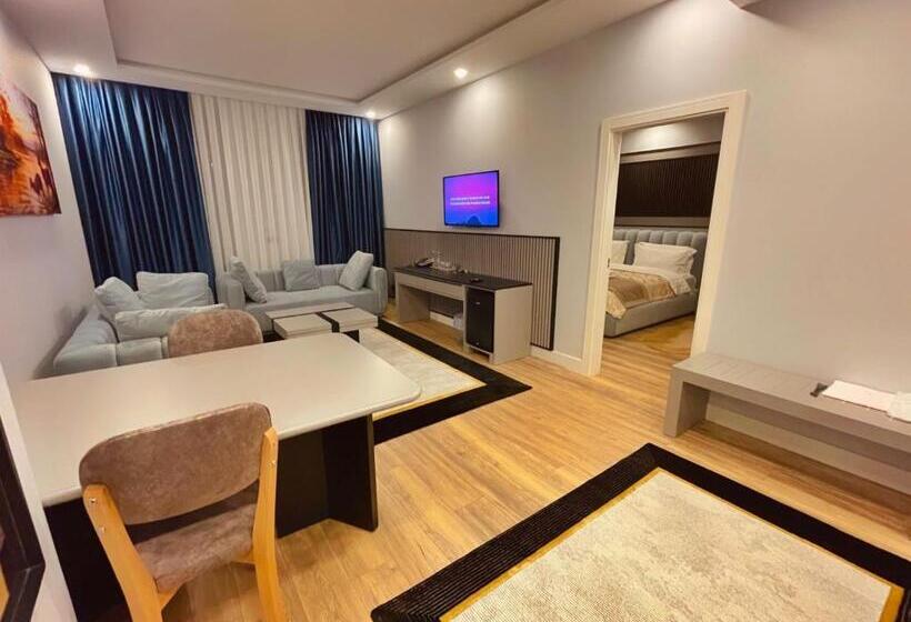 酒店 Royal East Resort