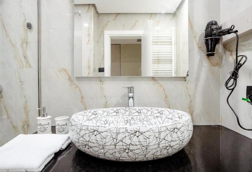 酒店 Royal East Resort