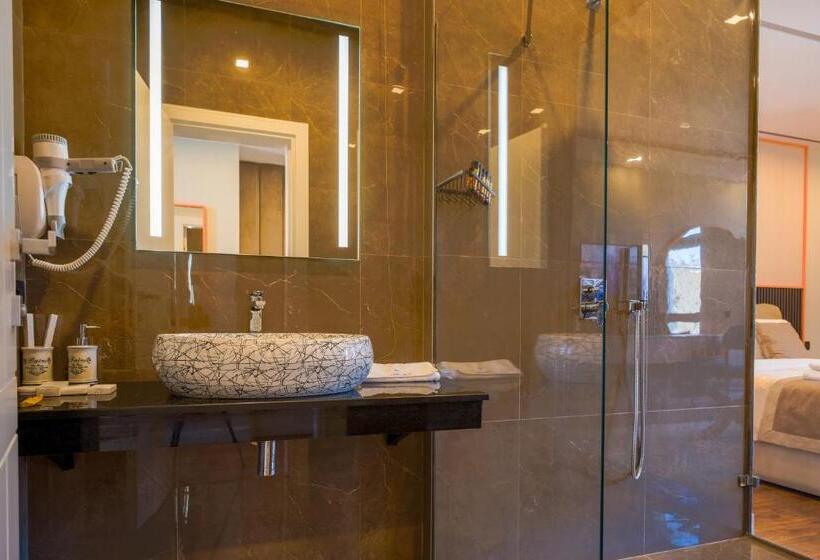 酒店 Royal East Resort