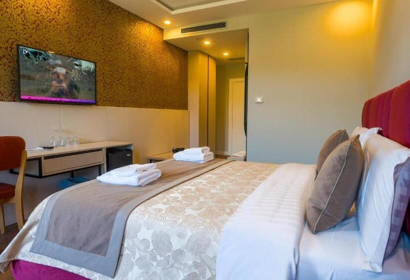 酒店 Royal East Resort