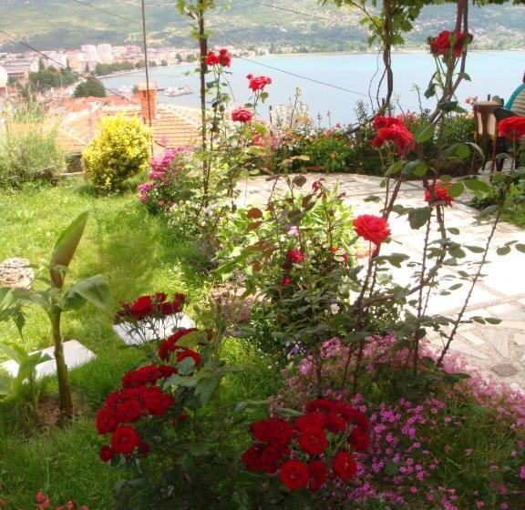 تختخواب و صبحانه Apartments Villa Saray