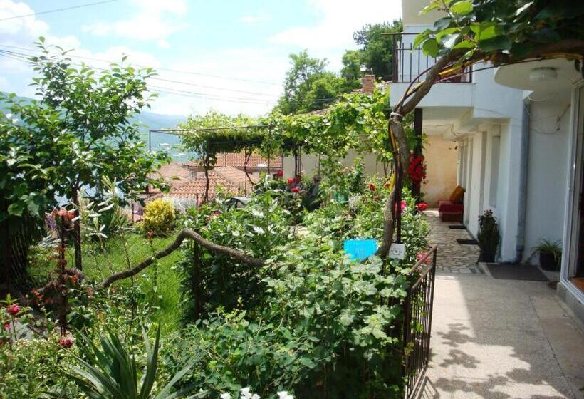 تختخواب و صبحانه Apartments Villa Saray