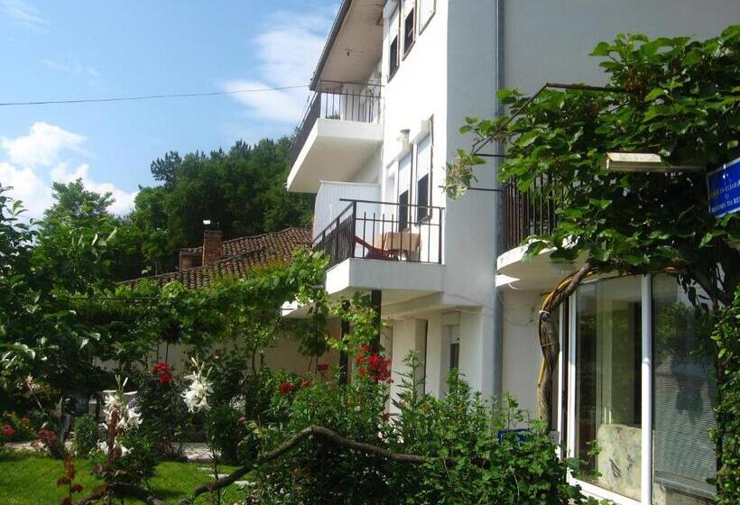 تختخواب و صبحانه Apartments Villa Saray