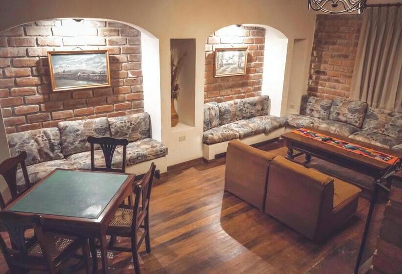 هتل El Patio De Monterrey