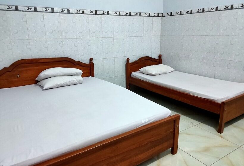 Szálloda Keluarga Mekar Jaya Syariah Near Uns Solo