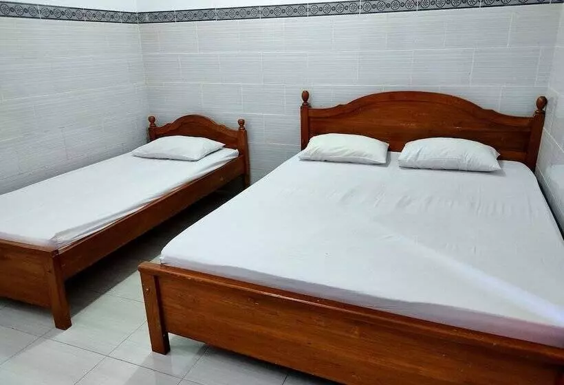 Hotelli Keluarga Mekar Jaya Syariah Near Uns Solo