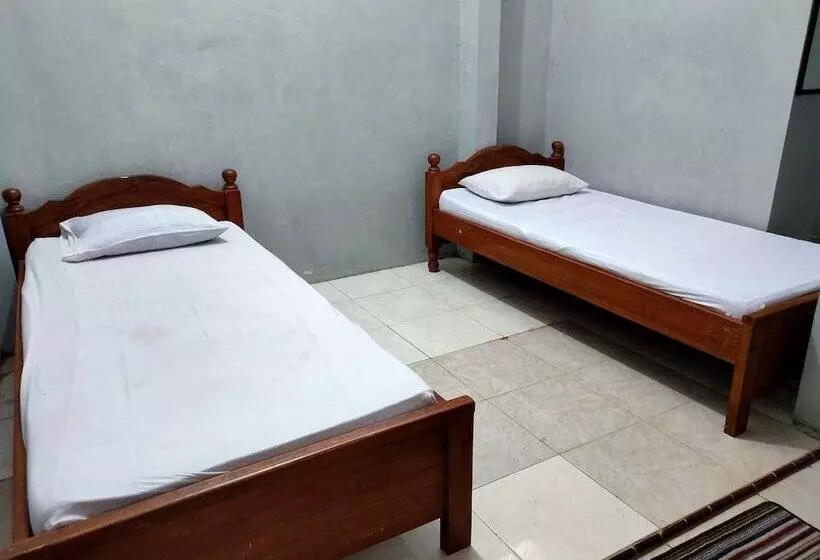 Hotelli Keluarga Mekar Jaya Syariah Near Uns Solo