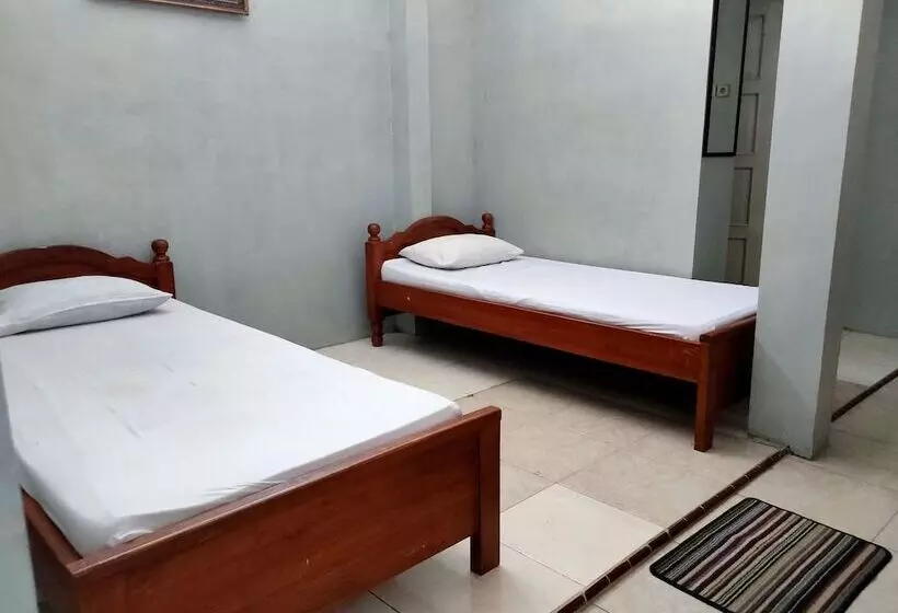 Hotelli Keluarga Mekar Jaya Syariah Near Uns Solo