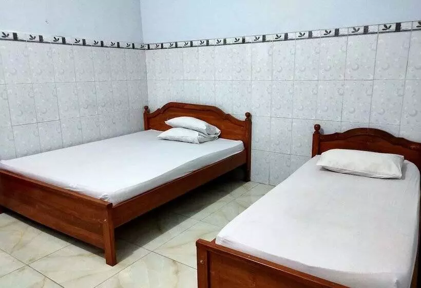 Hotelli Keluarga Mekar Jaya Syariah Near Uns Solo