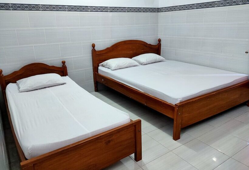 Szálloda Keluarga Mekar Jaya Syariah Near Uns Solo