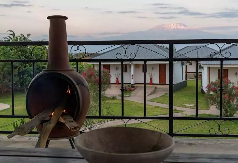 هتل Moyoni Airport Lodge