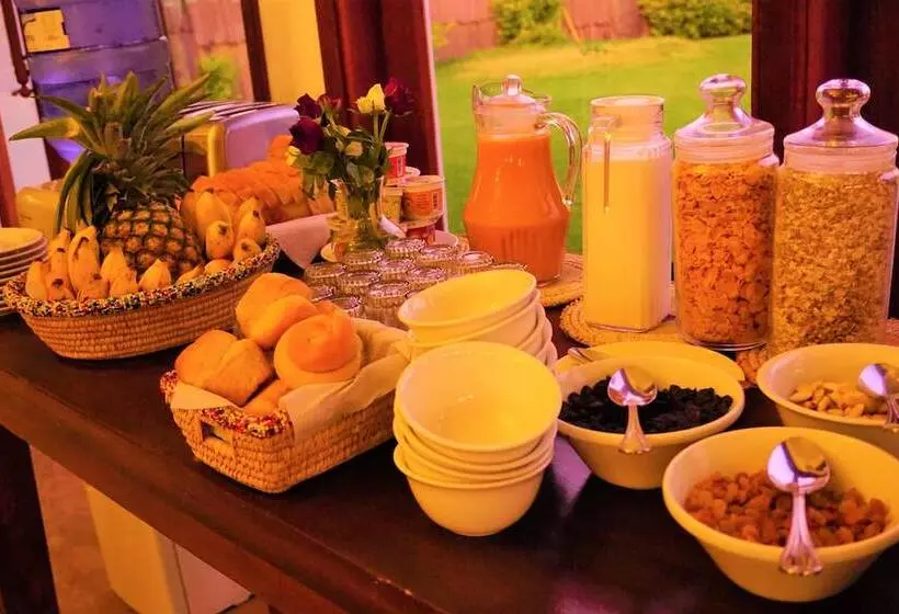 هتل Moyoni Airport Lodge