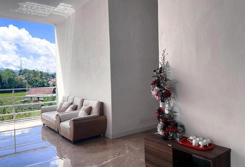 בית מלון כפרי Wisma Maestro Toraja Mitra Reddoorz