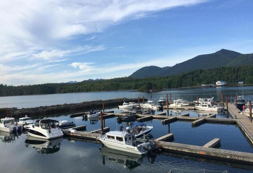 فندق على الطريق Island West Resort