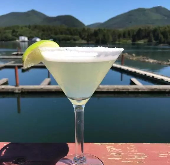 Motelli Island West Resort