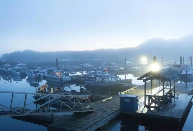 Motelli Island West Resort