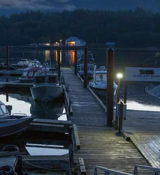 Motelli Island West Resort