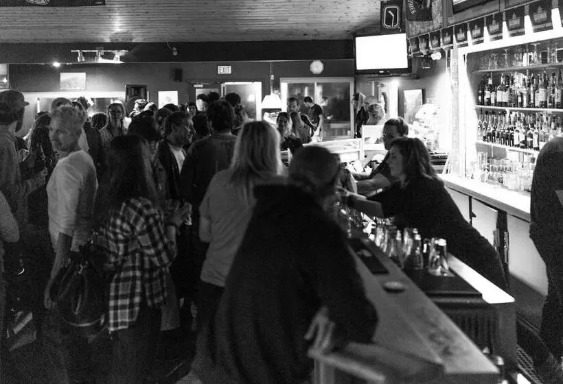 Motelli Island West Resort