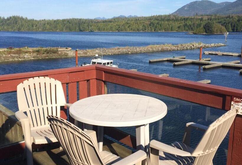 فندق على الطريق Island West Resort