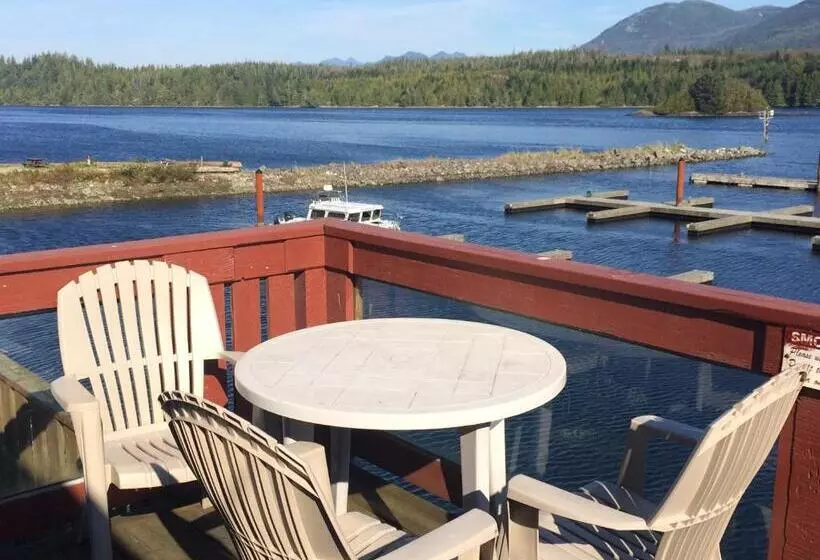 Motelli Island West Resort