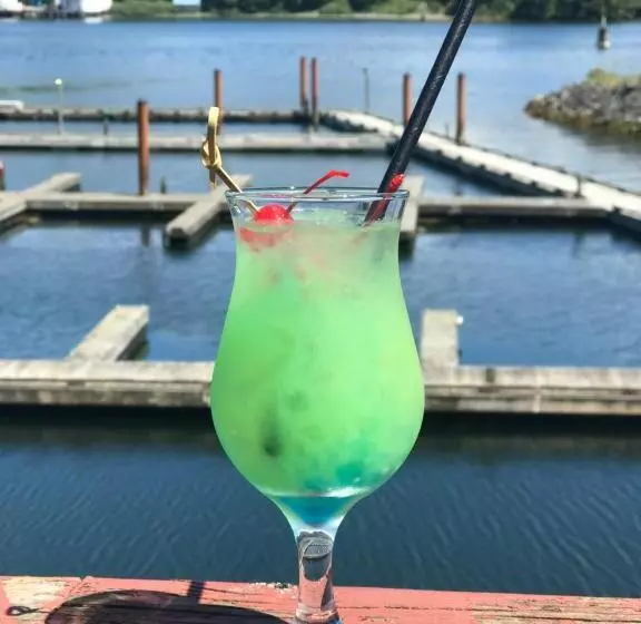 Motelli Island West Resort