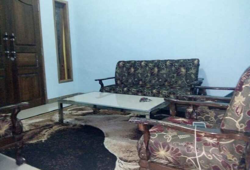 פנסיון Yunior Guesthouse