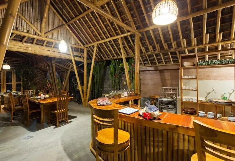 Hotelli Ubud Art Resort
