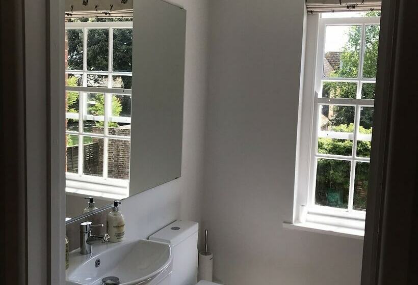 بنسيون Glebe House