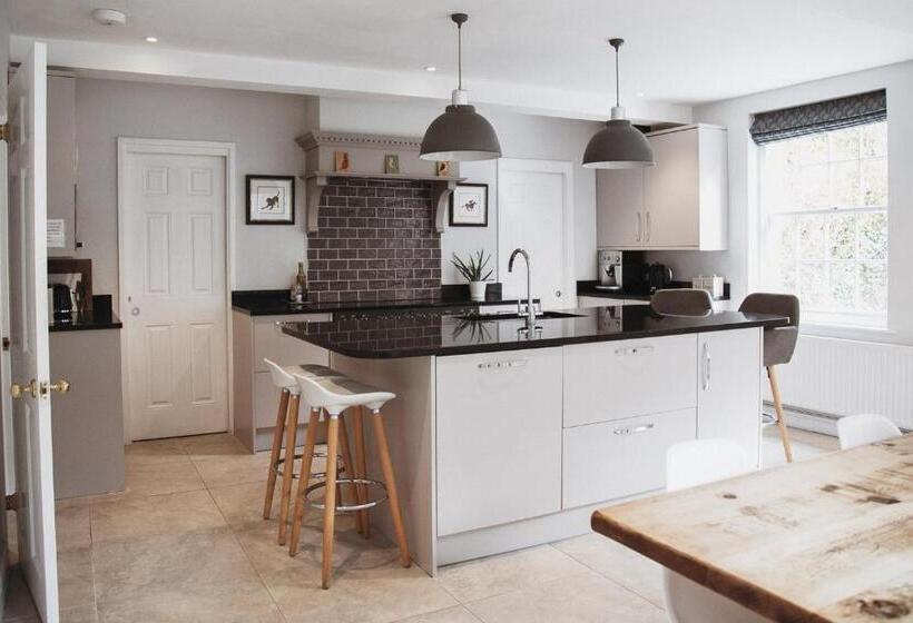 بنسيون Glebe House