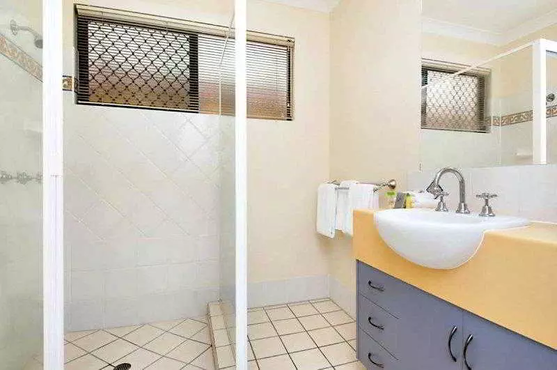 Central Plaza Apartments