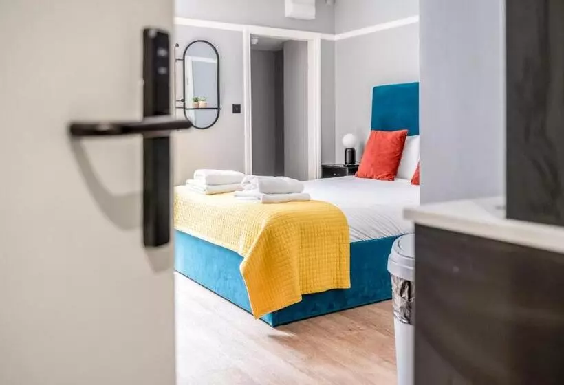 Kensington Rooms   Warwick Road