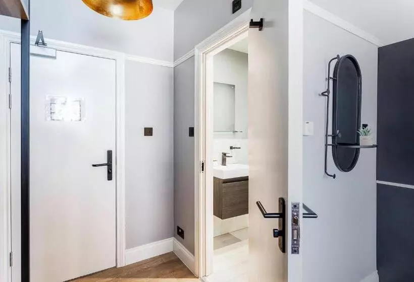 Kensington Rooms   Warwick Road