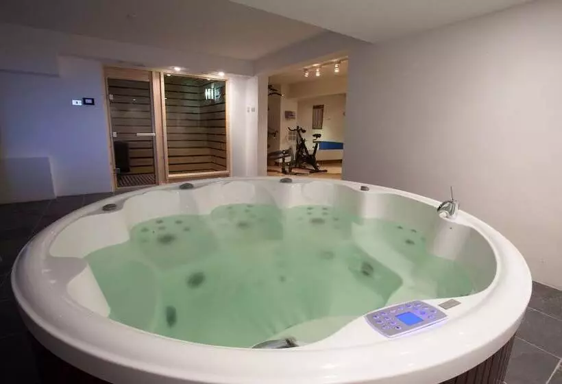 Отель Almasur Punta Arenas