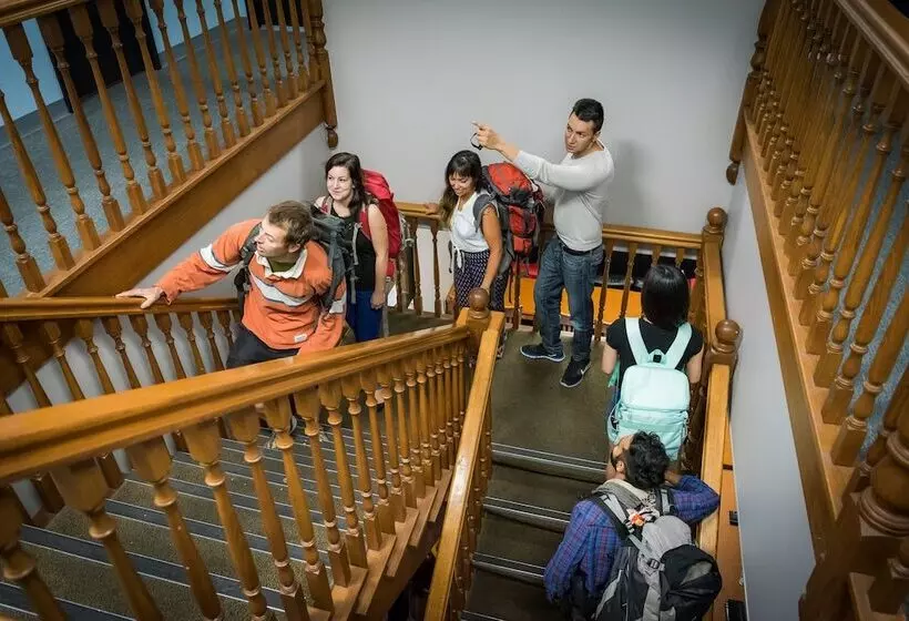 Отель Blue Galah Backpackers Hostel