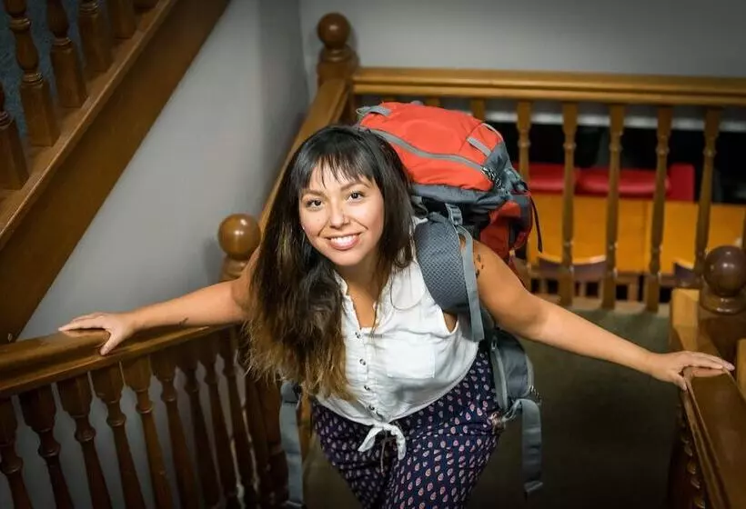 Отель Blue Galah Backpackers Hostel