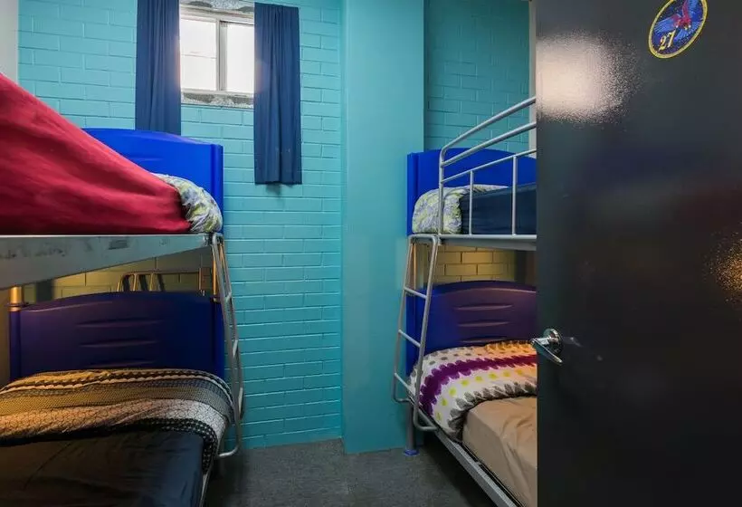 Отель Blue Galah Backpackers Hostel