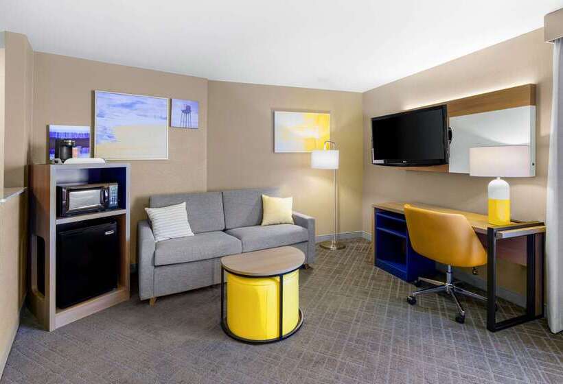 Отель Comfort Suites Vacaville Napa Valley Area