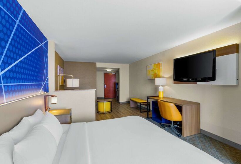 Отель Comfort Suites Vacaville Napa Valley Area