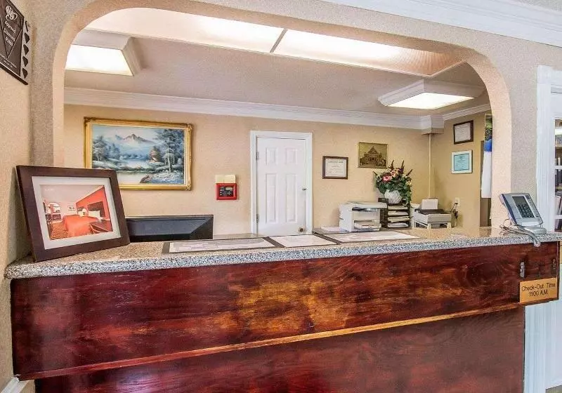 Отель Econo Lodge