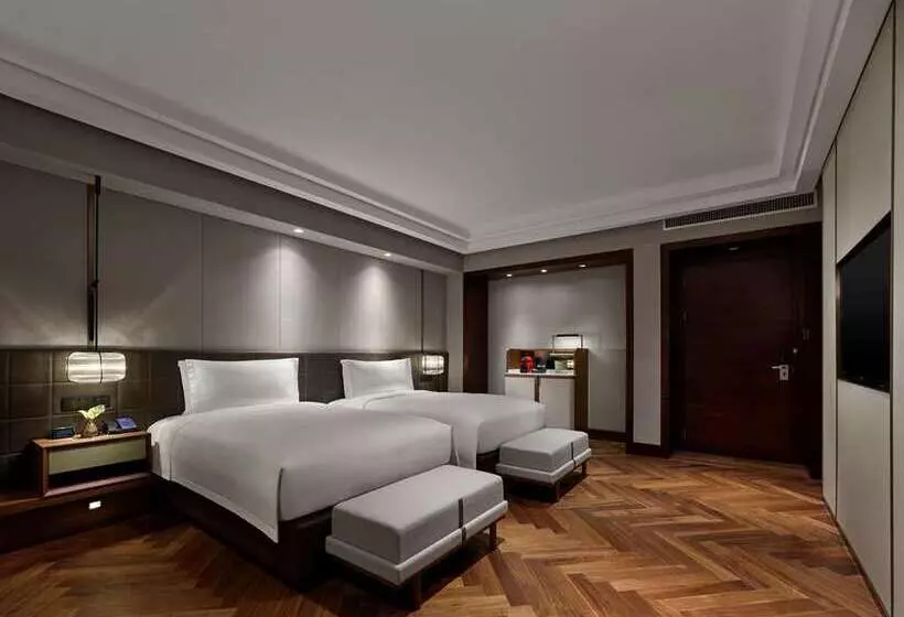 Отель Hilton Shanghai Hongqiao