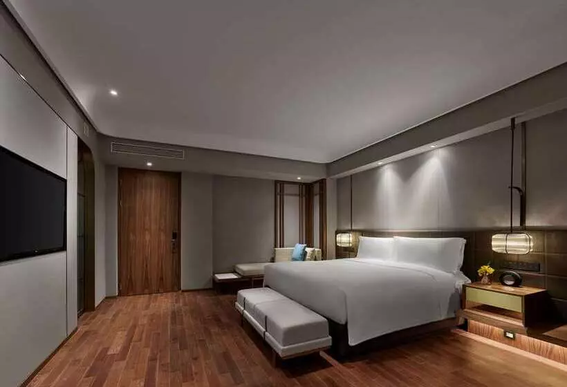 Отель Hilton Shanghai Hongqiao