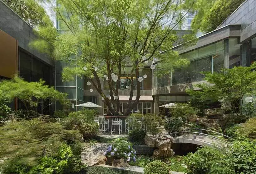 Отель Hilton Shanghai Hongqiao