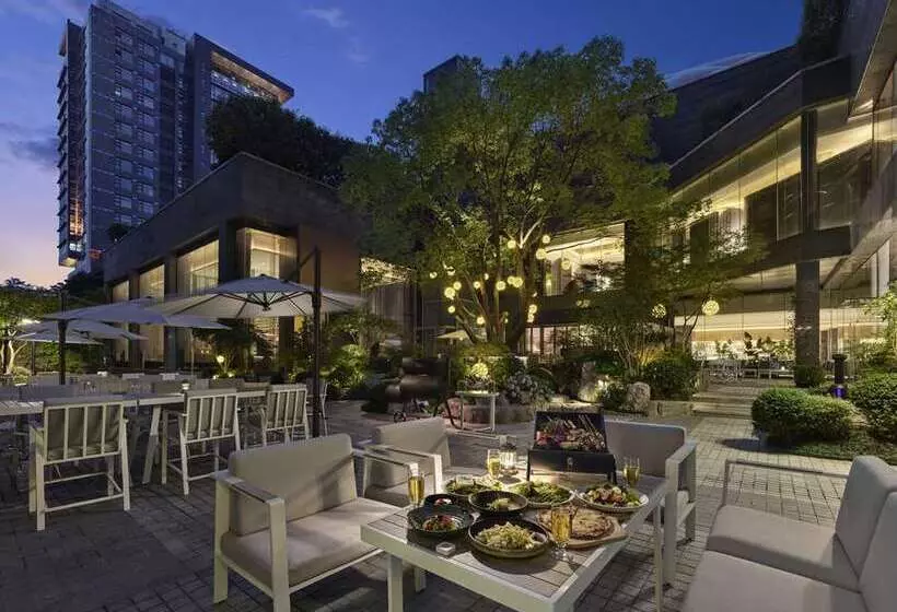 Отель Hilton Shanghai Hongqiao