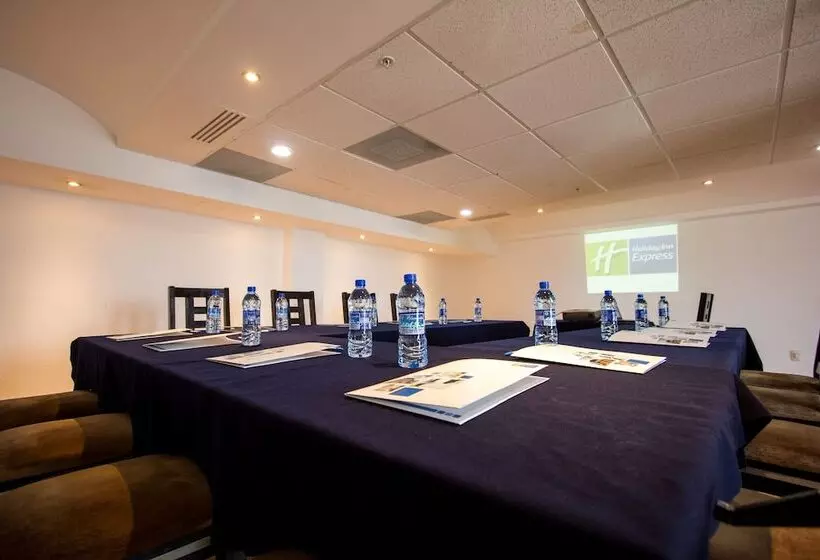 בית מלון כפרי Holiday Inn Express Nuevo Laredo, An Ihg