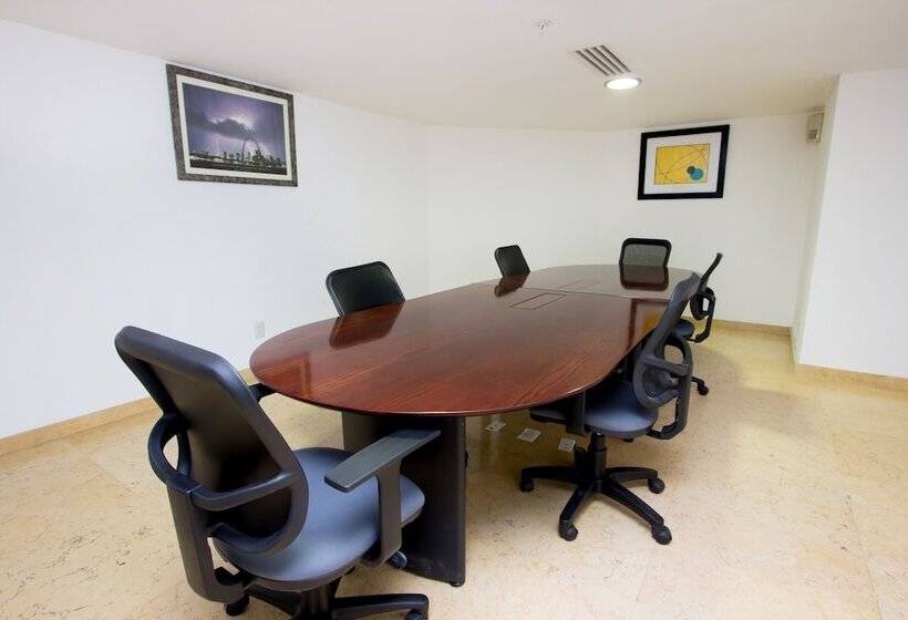 Hotel Holiday Inn Express Nuevo Laredo, An Ihg