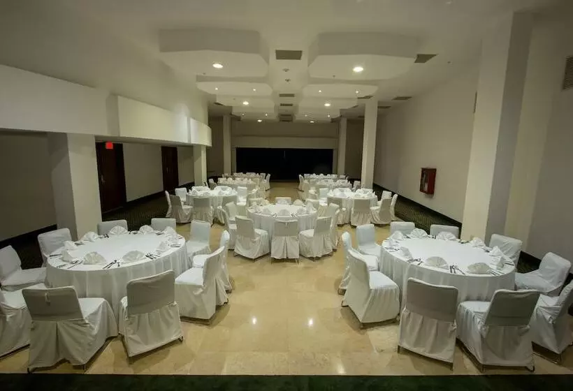 בית מלון כפרי Holiday Inn Express Nuevo Laredo, An Ihg